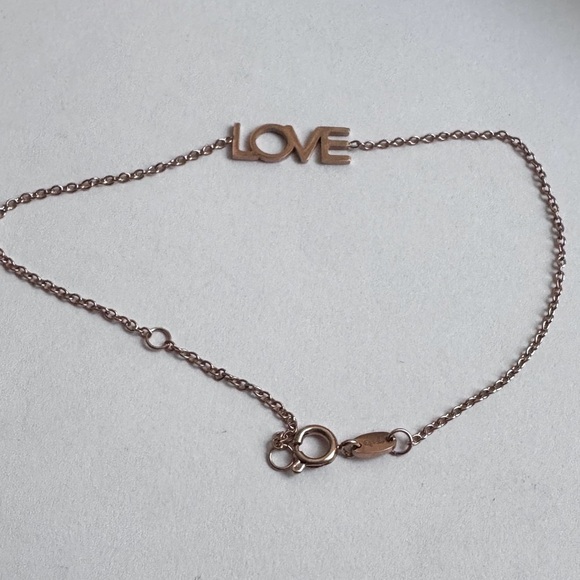 ✨Stunning Rare Maya Brenner Delicate Gold Tone LOVE Bracelet✨ - Picture 5 of 16
